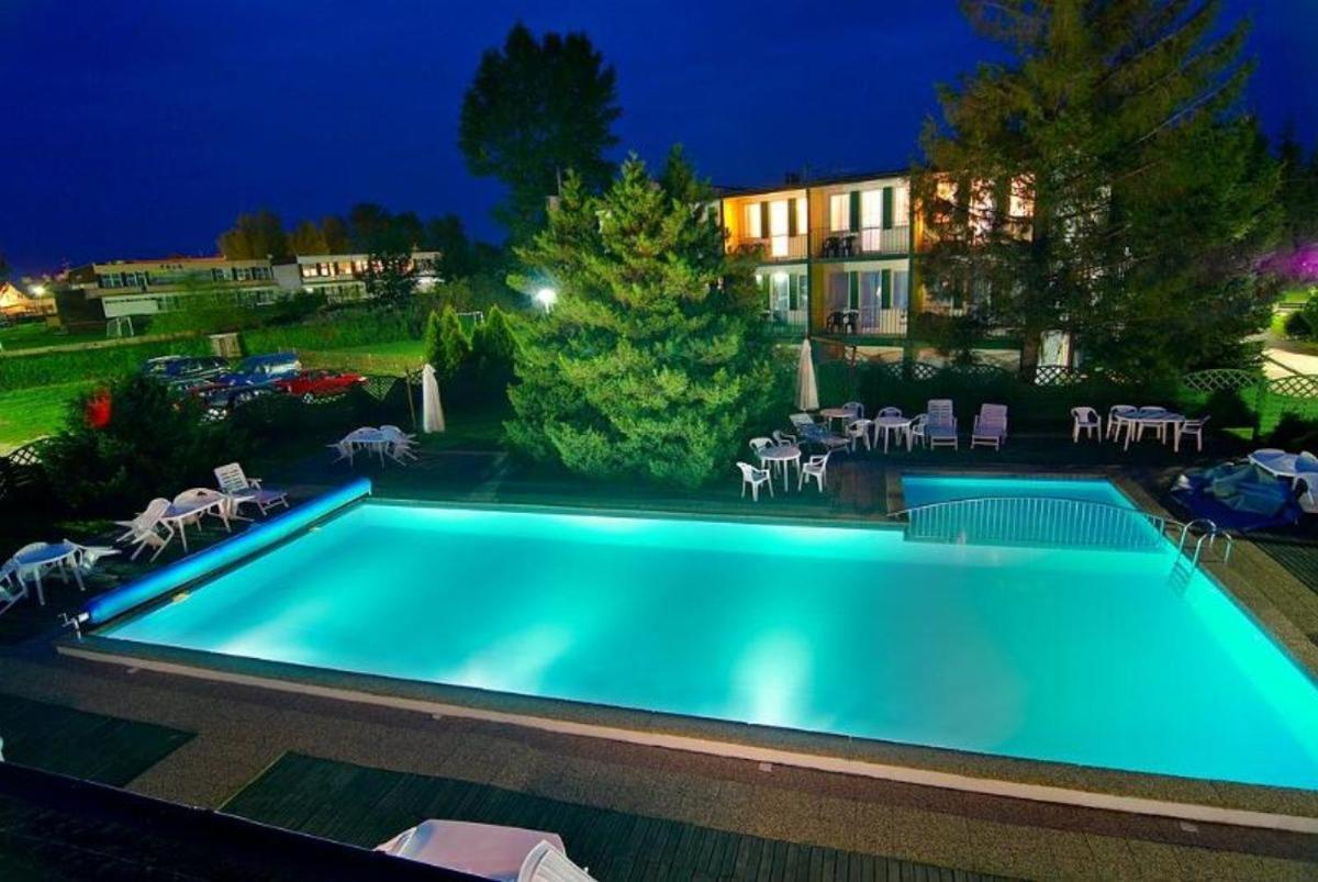 Egm-Lazy Hotel ภายนอก รูปภาพ